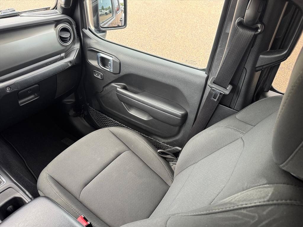 Used 2023 Jeep Gladiator Sport AWD/4WD image 16