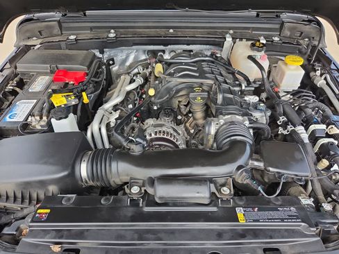 Used 2025 Jeep Gladiator Sport AWD/4WD image 17
