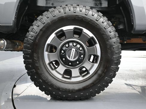 Used 2023 Ford F250 Lariat w/ Lariat Ultimate Package AWD/4WD image 18