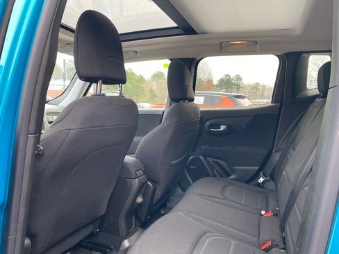 Used 2021 Jeep Renegade Latitude w/ Luxury Group I image 22