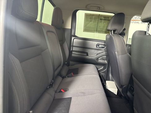 Used 2025 Nissan Frontier SV w/ SV Convenience Package RWD image 24