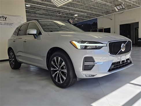 Certified 2023 Volvo XC60 B5 Core w/ Climate Package image 4