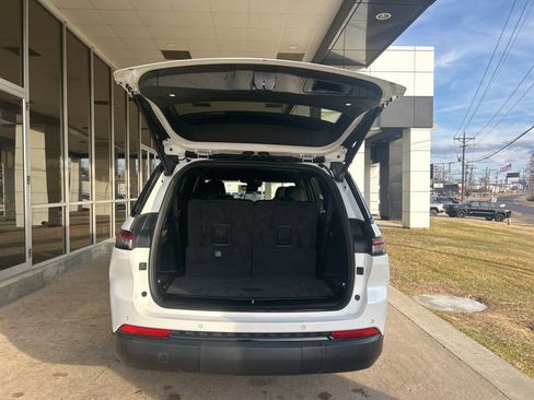 Used 2021 Jeep Grand Cherokee L Laredo image 18