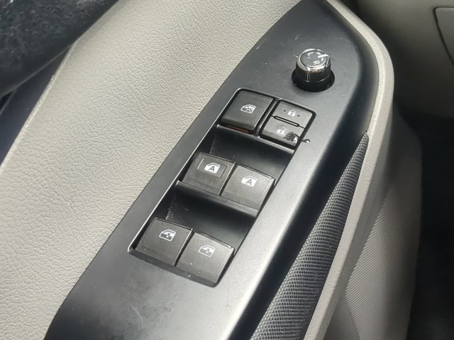 Used 2019 Toyota Highlander LE FWD image 27