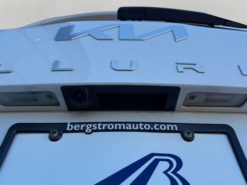 Used 2025 Kia Telluride S image 11