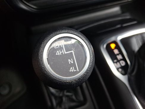 Used 2022 Jeep Wrangler Unlimited Sport AWD/4WD image 25