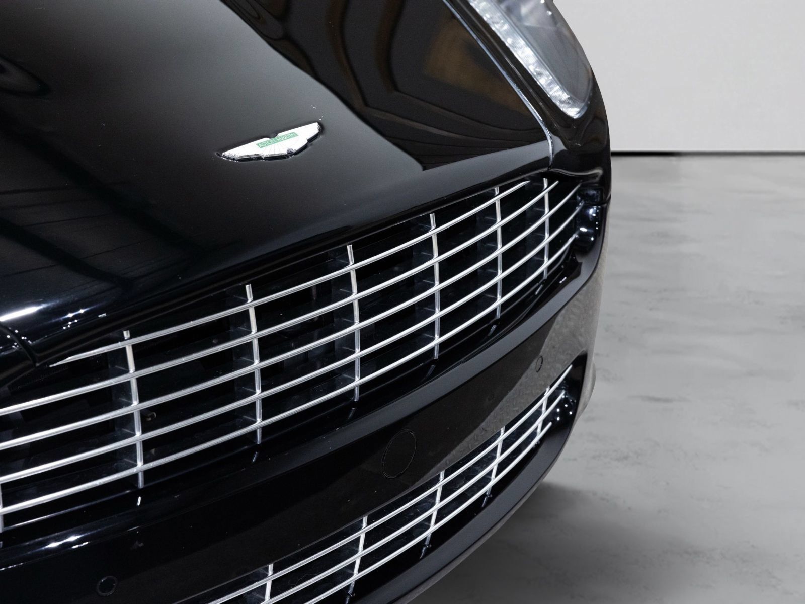Used 2011 Aston Martin Rapide RWD image 43