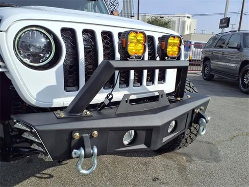 Used 2023 Jeep Gladiator Overland image 11