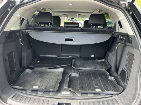 Used 2017 Land Rover Discovery Sport SE AWD/4WD image 19