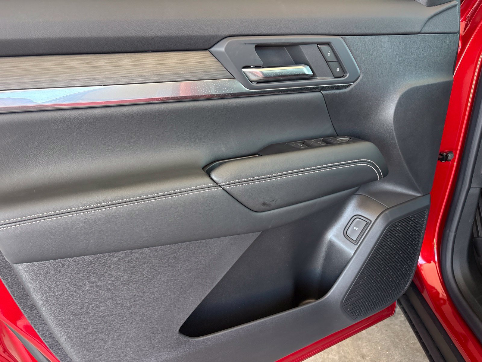 New 2027 GMC Terrain Elevation w/ Elevation Premium Package FWD image 10