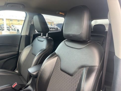 Used 2019 Jeep Compass Latitude image 14