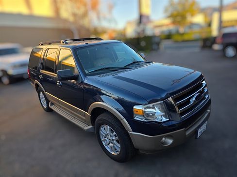 Used 2014 Ford Expedition XLT w/ Equipment Group 201A image 3