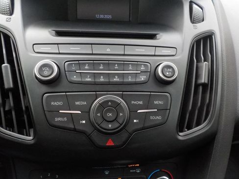 Used 2015 Ford Focus SE w/ SE Sport Package image 19