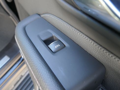 Used 2023 GMC Yukon Denali AWD/4WD image 28
