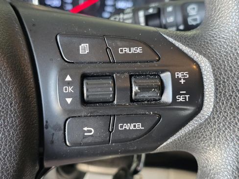 Used 2020 Kia Sedona L FWD image 21
