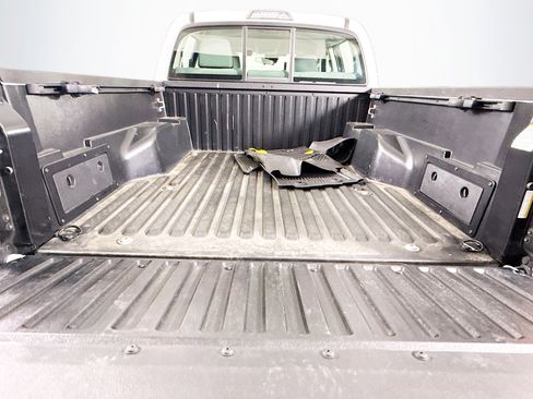 Used 2018 Toyota Tacoma SR image 34