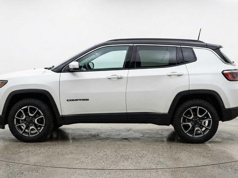 Used 2025 Jeep Compass Trailhawk image 3