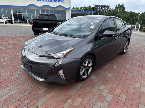 Used 2017 Toyota Prius Four FWD image 1