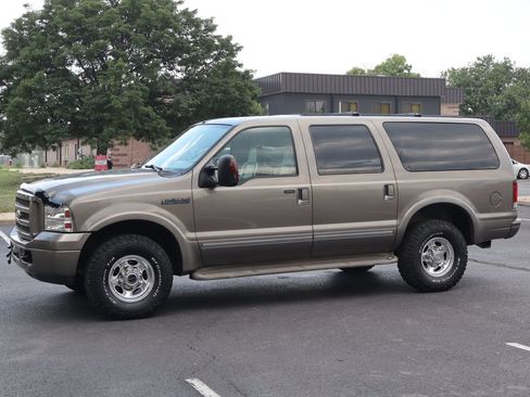 Used 2005 Ford Excursion Limited AWD/4WD image 10