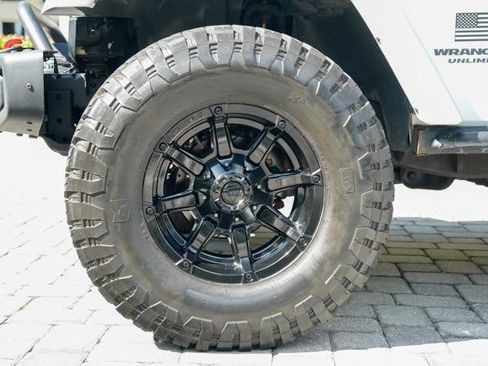 Used 2016 Jeep Wrangler Unlimited Rubicon AWD/4WD image 14