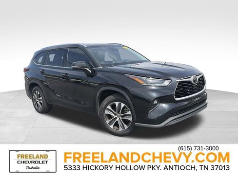 Used 2021 Toyota Highlander XLE FWD image 1