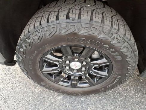 Used 2024 GMC Sierra 1500 AT4 w/ Technology Package image 15