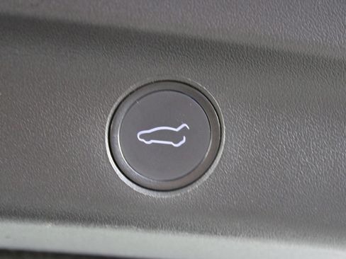 Used 2020 Tesla Model Y Long Range image 24