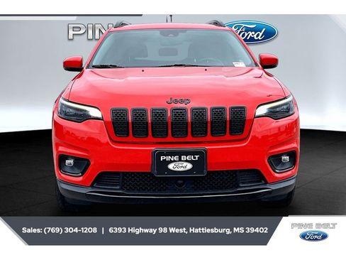 Used 2021 Jeep Cherokee Latitude Plus AWD/4WD image 3
