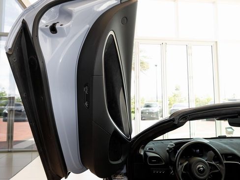 Used 2025 McLaren Artura Spider image 26