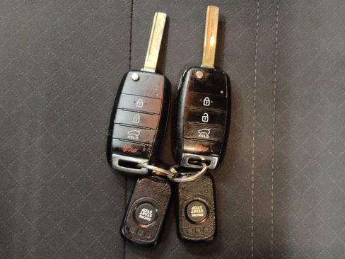 Used 2019 Kia Sorento LX image 32