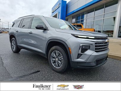 Used 2025 Chevrolet Traverse LT