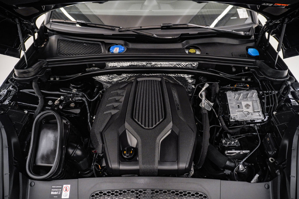Certified 2026 Porsche Macan AWD/4WD image 29