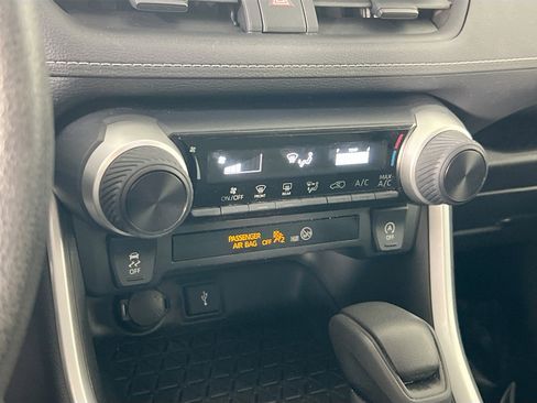 Used 2022 Toyota RAV4 LE image 13