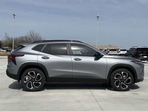 New 2026 Chevrolet Trax RS w/ Sunroof Package FWD image 3