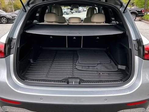 Used 2025 Mercedes-Benz GLC 300 4MATIC image 16