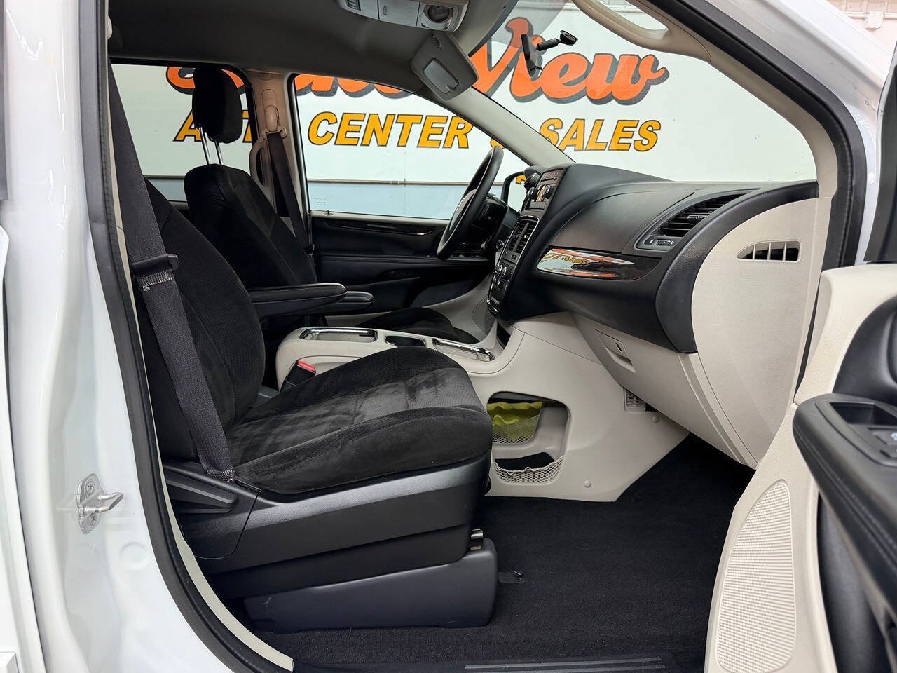 Used 2014 Dodge Grand Caravan SXT FWD image 20