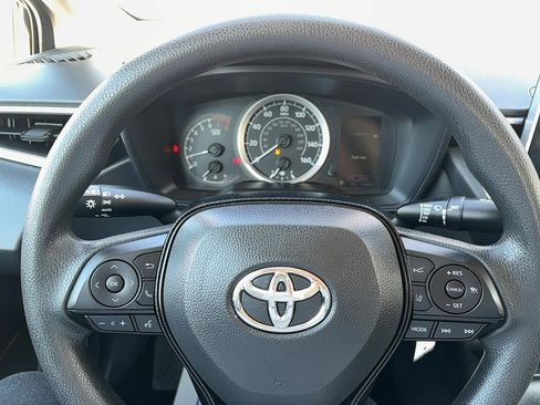 Used 2021 Toyota Corolla LE image 18