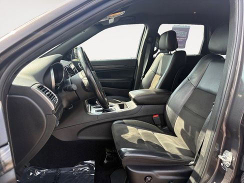 Used 2021 Jeep Grand Cherokee Laredo X AWD/4WD image 2