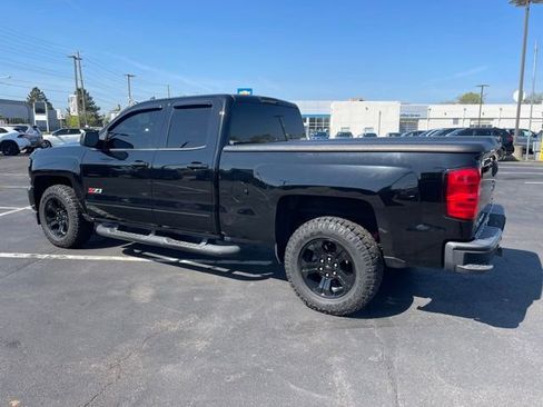 Used 2018 Chevrolet Silverado 1500 LT w/ Midnight Edition image 5