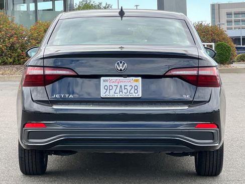 Used 2024 Volkswagen Jetta SE w/ Panoramic Sunroof Package FWD image 8