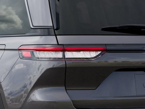 New 2026 Jeep Grand Cherokee Limited RWD image 9