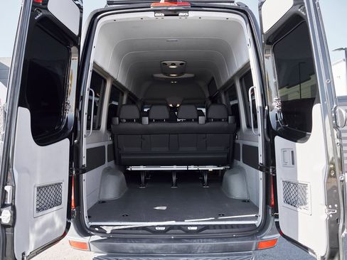 Used 2018 Mercedes-Benz Sprinter 2500 image 15