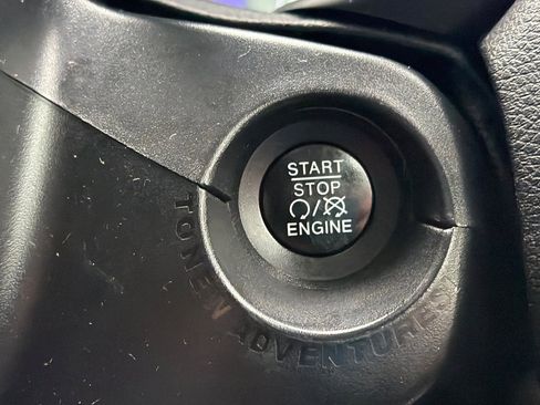 Used 2017 Jeep Renegade Latitude image 21