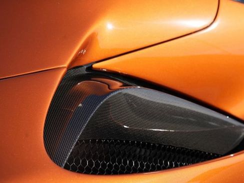 Used 2023 Ferrari SF90 Spider image 21