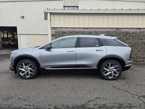 New 2026 Cadillac Optiq Luxury 2 image 3