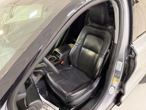 Used 2022 Lincoln Corsair Standard w/ Equipment Group 101A image 10
