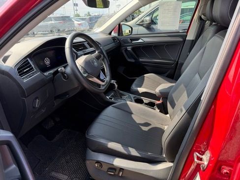Used 2024 Volkswagen Tiguan SE AWD/4WD image 7
