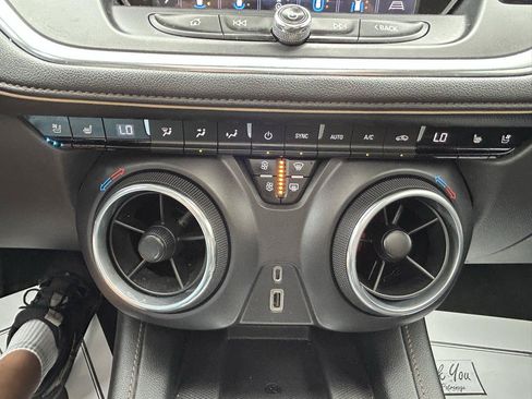 Used 2019 Chevrolet Blazer Premier w/ Sun and Wheels Package FWD image 26