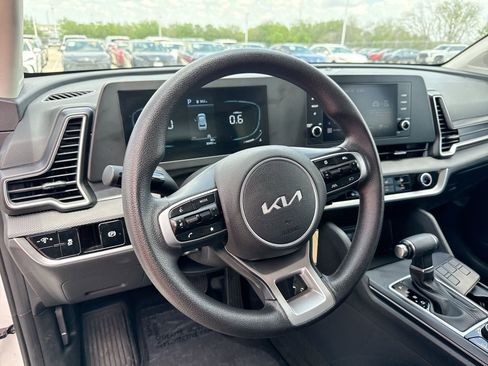 Used 2025 Kia Sportage LX FWD image 11