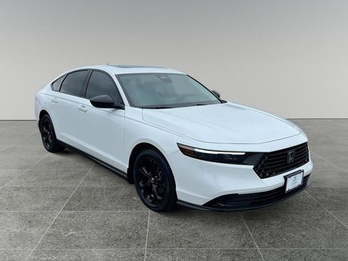 Certified 2025 Honda Accord SE image 1